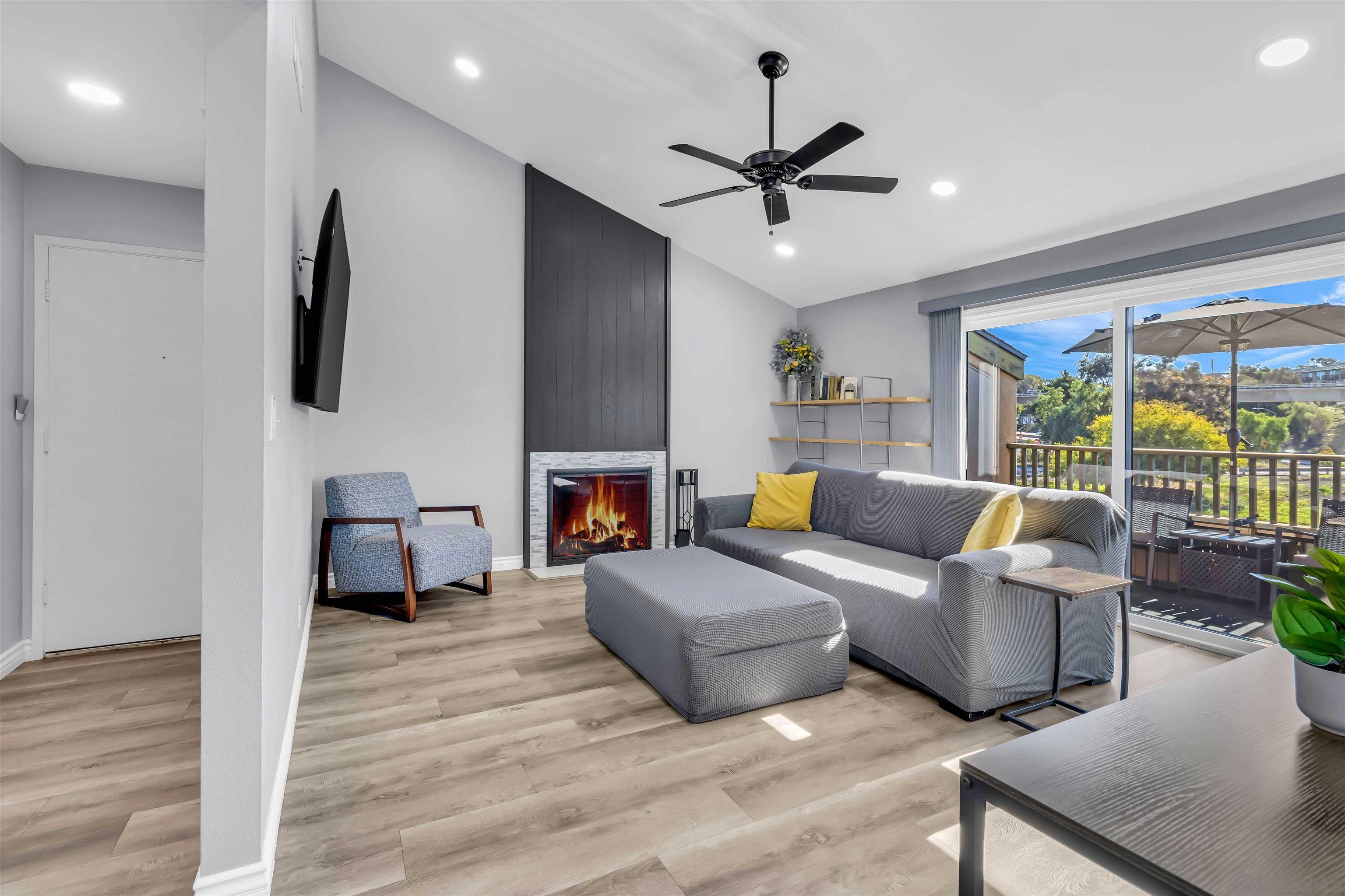 Detail Gallery Image 6 of 35 For 7780  Parkway Dr  #104,  La Mesa,  CA 91942 - 2 Beds | 2 Baths