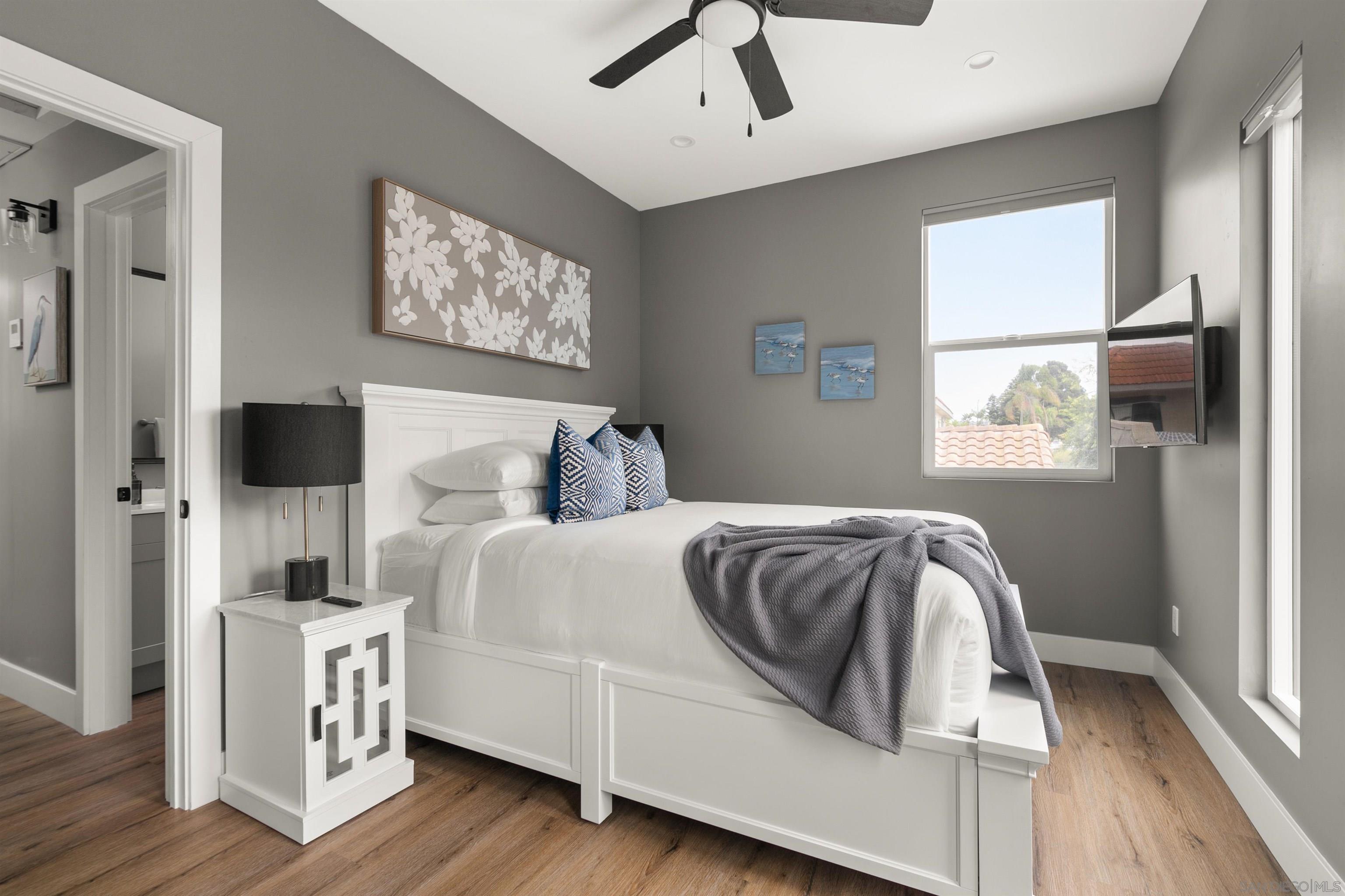 Detail Gallery Image 14 of 33 For 1020  Beryl Street, San Diego,  CA 92109 - 2 Beds | 1/1 Baths