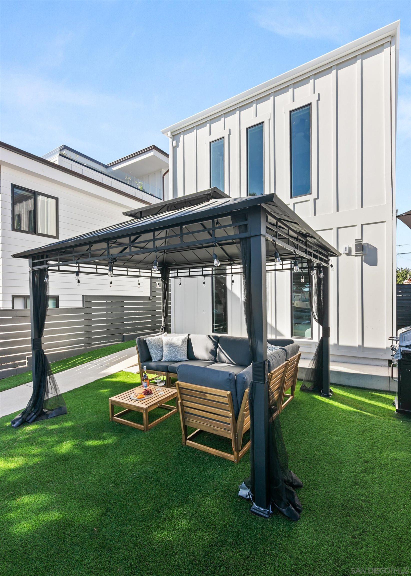 Detail Gallery Image 21 of 33 For 1020  Beryl Street, San Diego,  CA 92109 - 2 Beds | 1/1 Baths