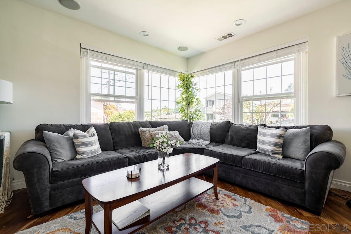 Detail Gallery Image 2 of 19 For 3466  Wisteria Dr, San Diego,  CA 92106 - 2 Beds | 1 Baths