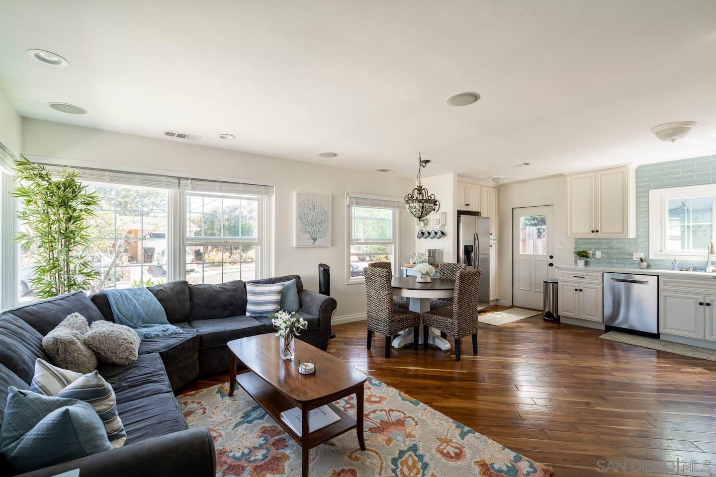 Detail Gallery Image 3 of 19 For 3466  Wisteria Dr, San Diego,  CA 92106 - 2 Beds | 1 Baths