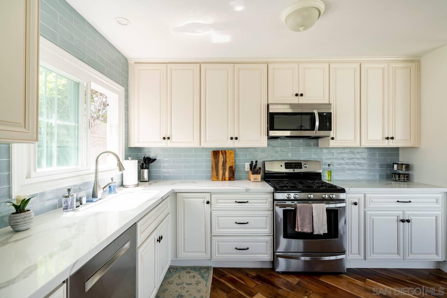 Detail Gallery Image 4 of 19 For 3466  Wisteria Dr, San Diego,  CA 92106 - 2 Beds | 1 Baths