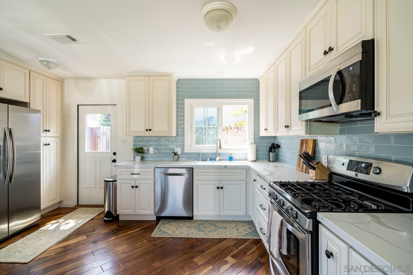 Detail Gallery Image 6 of 19 For 3466  Wisteria Dr, San Diego,  CA 92106 - 2 Beds | 1 Baths