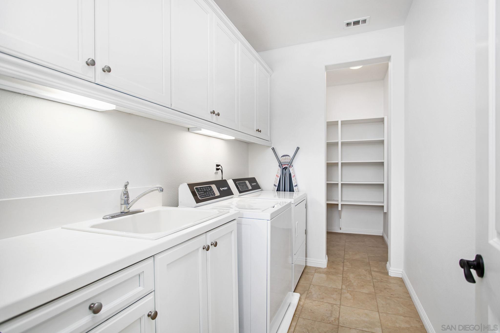 Detail Gallery Image 14 of 58 For 8492  Blackburn Ln, San Diego,  CA 92127 - 4 Beds | 3 Baths