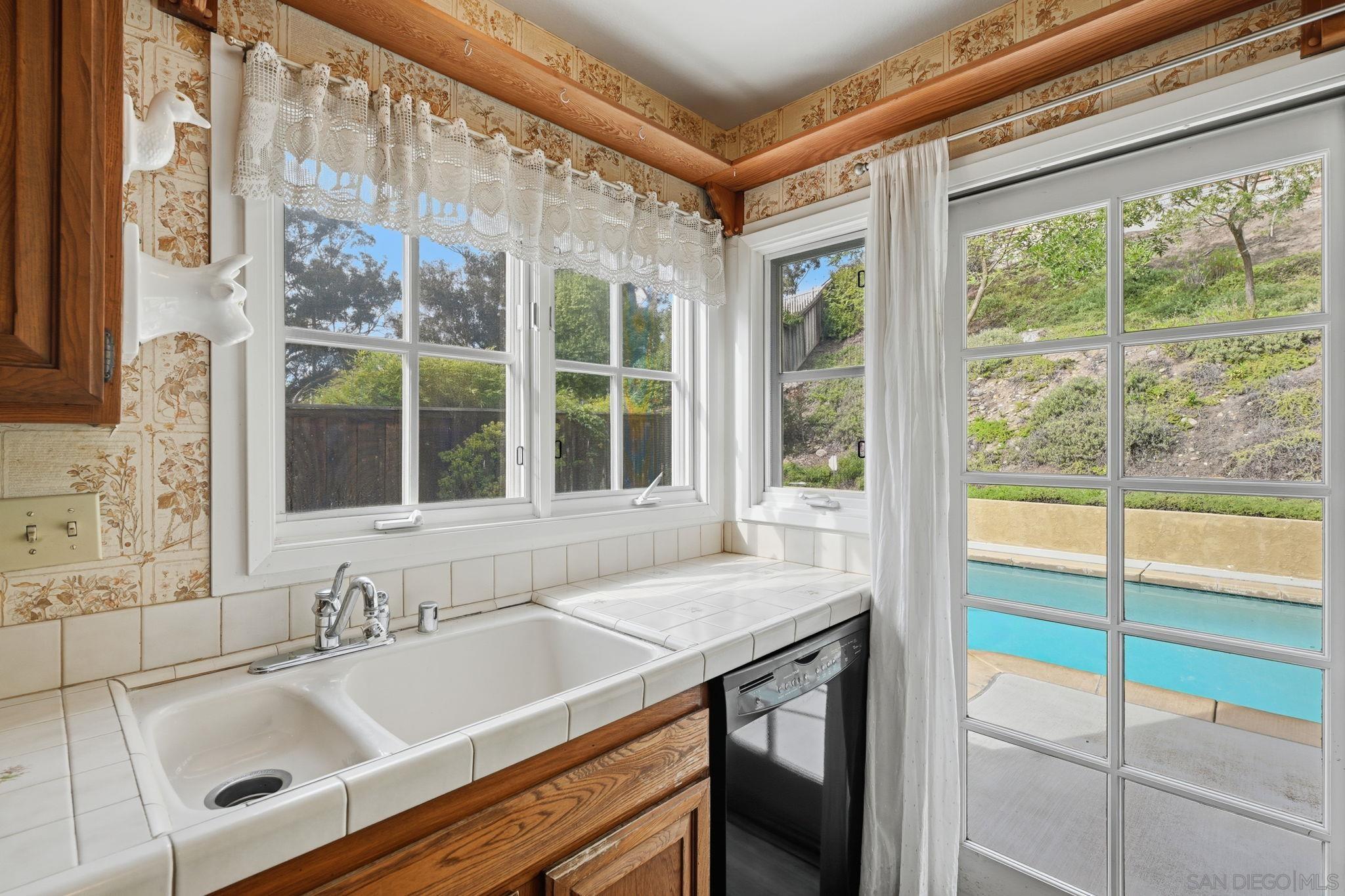 Detail Gallery Image 22 of 55 For 5562  Tortuga Ct, San Diego,  CA 92124 - 4 Beds | 2/1 Baths