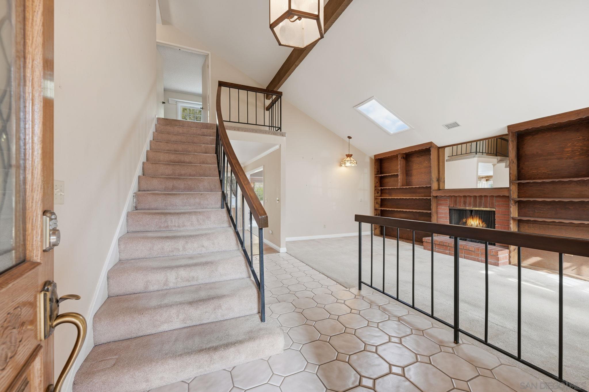 Detail Gallery Image 5 of 55 For 5562  Tortuga Ct, San Diego,  CA 92124 - 4 Beds | 2/1 Baths