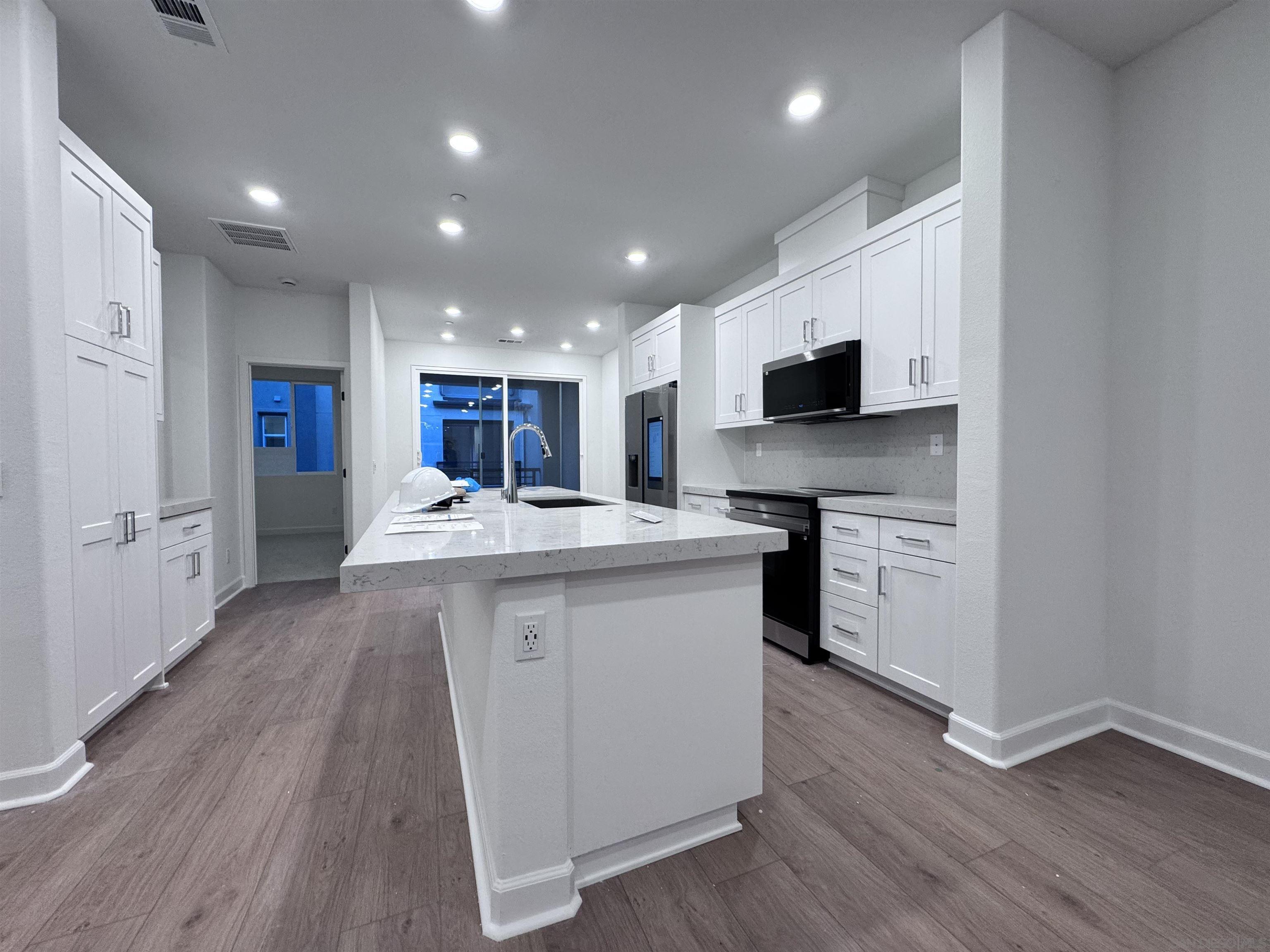 Front Image Thumbnail for SD250044888