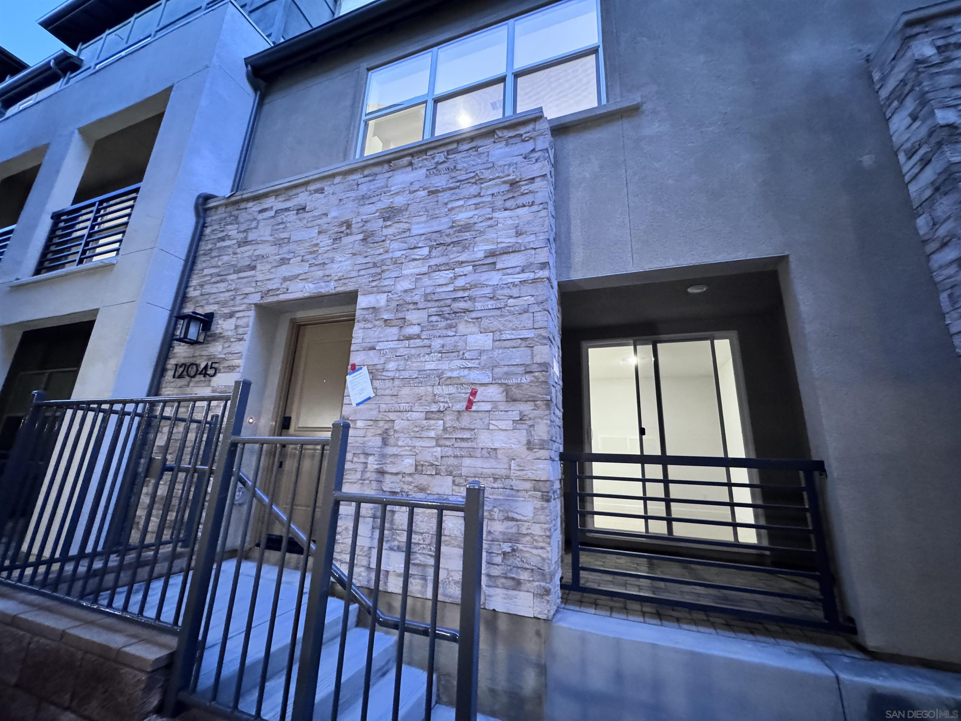 Detail Gallery Image 2 of 14 For 12045  Sienna Ln, San Diego,  CA 92128 - 4 Beds | 3 Baths