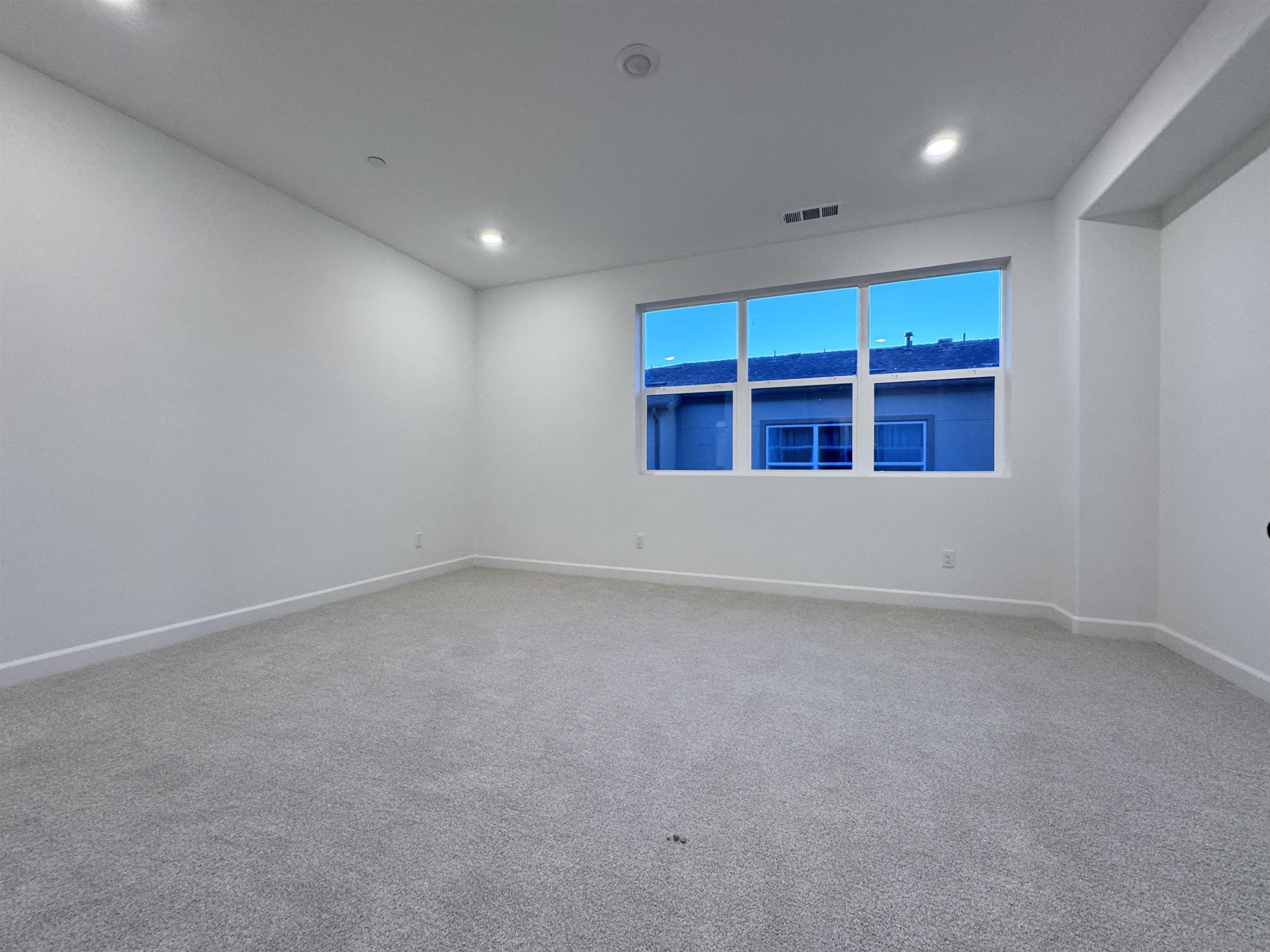 Detail Gallery Image 8 of 14 For 12045  Sienna Ln, San Diego,  CA 92128 - 4 Beds | 3 Baths