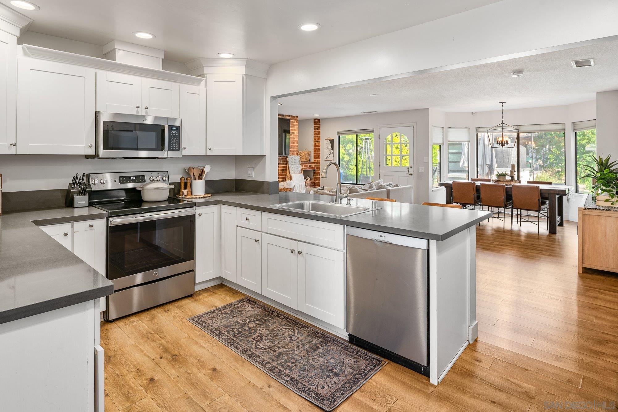 Detail Gallery Image 13 of 66 For 3491  Shawnee Road, San Diego,  CA 92117 - 5 Beds | 3 Baths