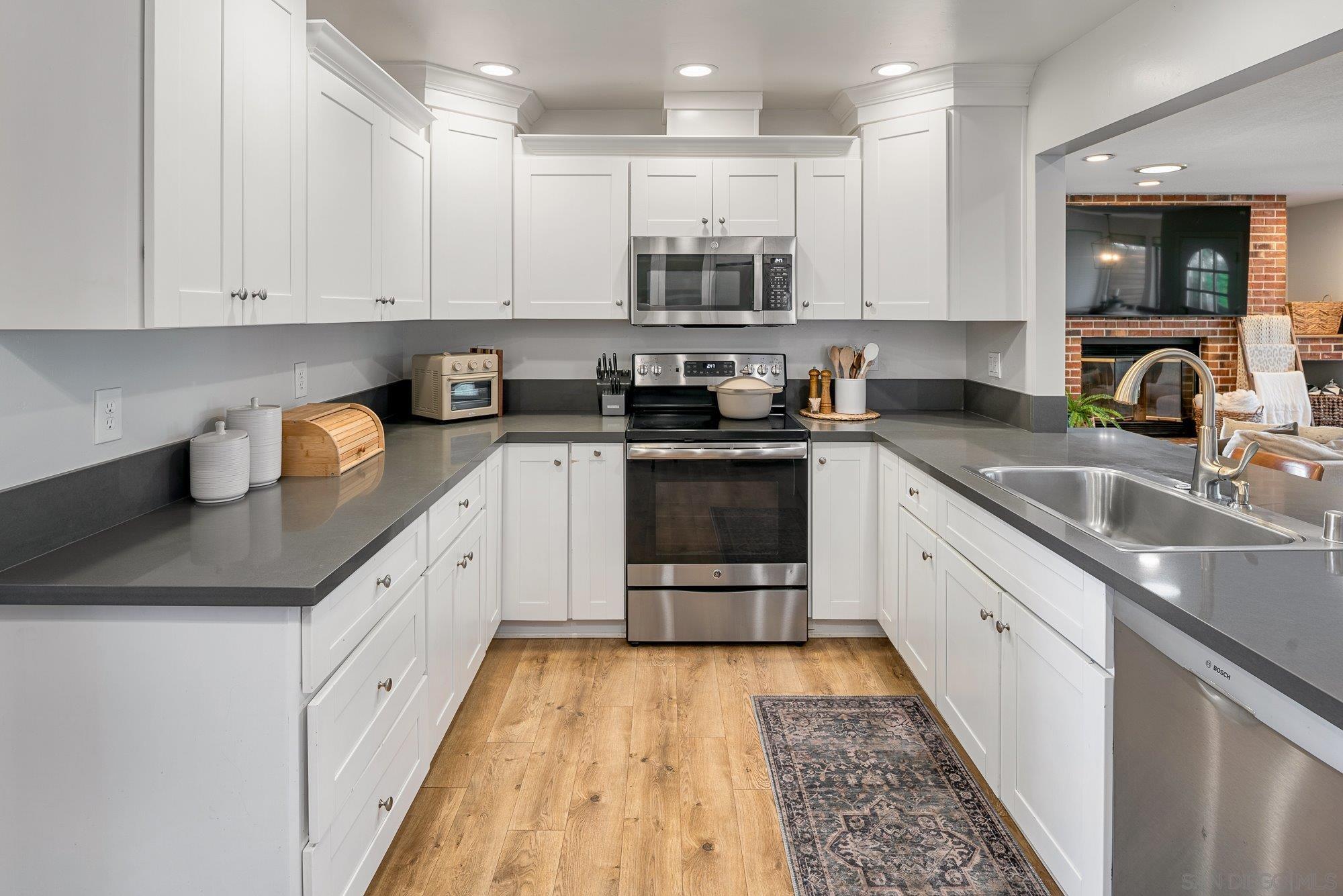 Detail Gallery Image 14 of 66 For 3491  Shawnee Road, San Diego,  CA 92117 - 5 Beds | 3 Baths