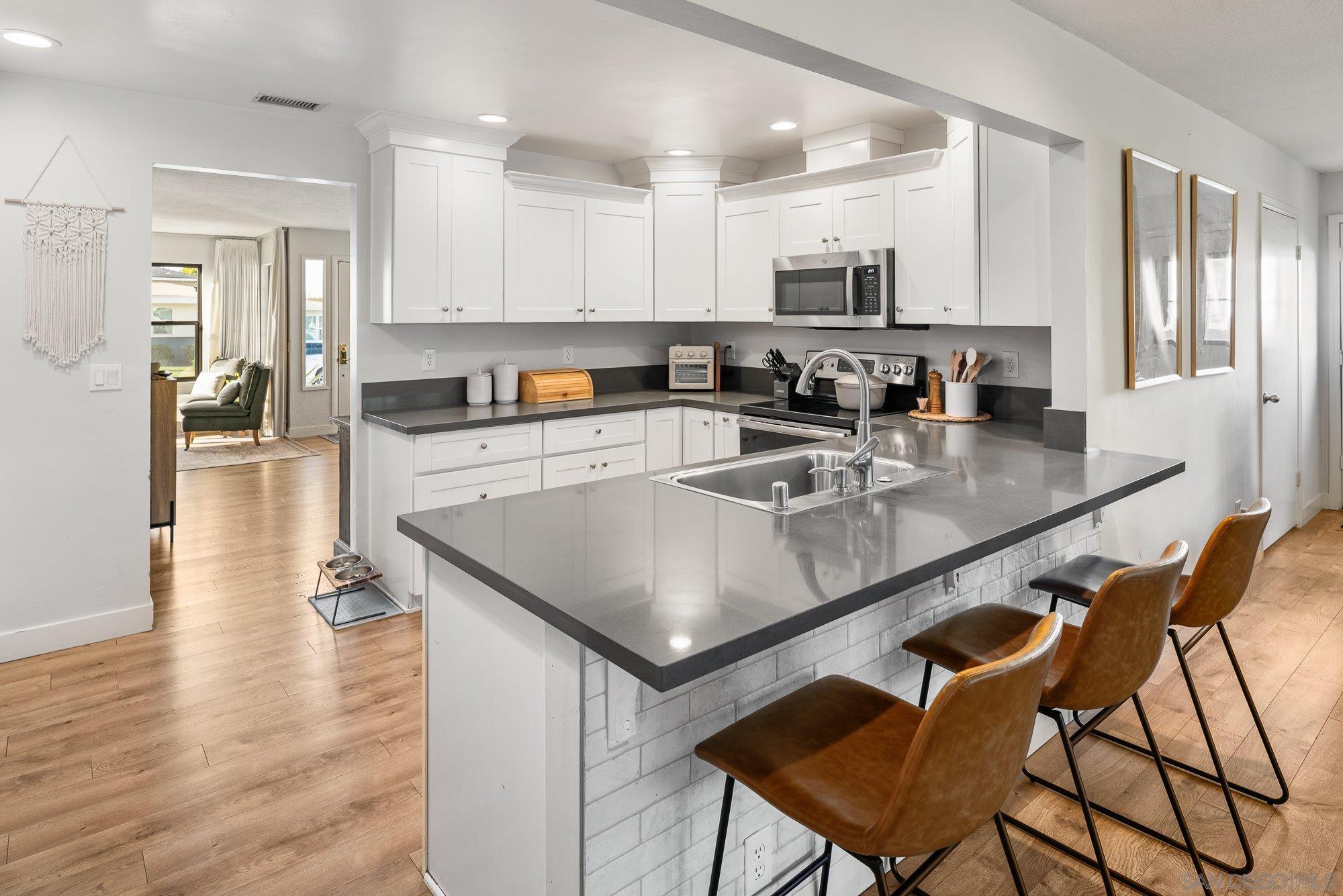 Detail Gallery Image 17 of 66 For 3491  Shawnee Road, San Diego,  CA 92117 - 5 Beds | 3 Baths