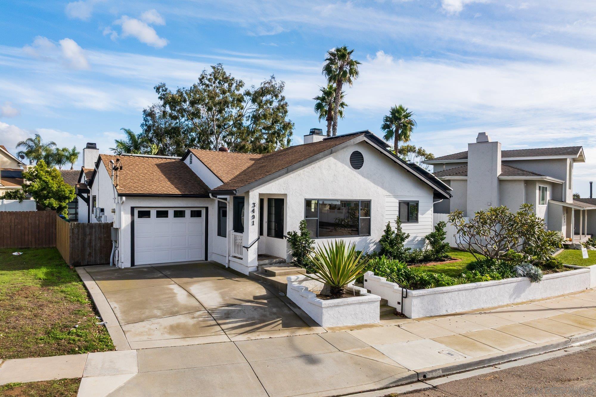 Detail Gallery Image 4 of 66 For 3491  Shawnee Road, San Diego,  CA 92117 - 5 Beds | 3 Baths