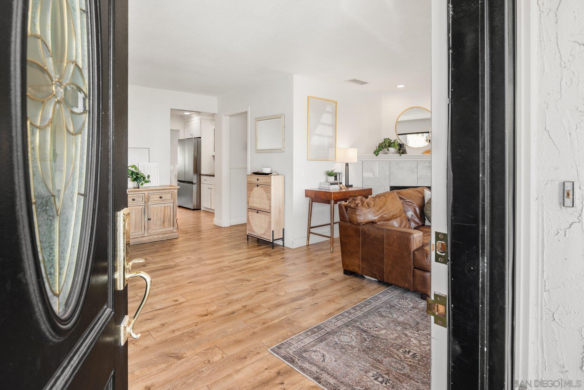 Detail Gallery Image 5 of 66 For 3491  Shawnee Road, San Diego,  CA 92117 - 5 Beds | 3 Baths