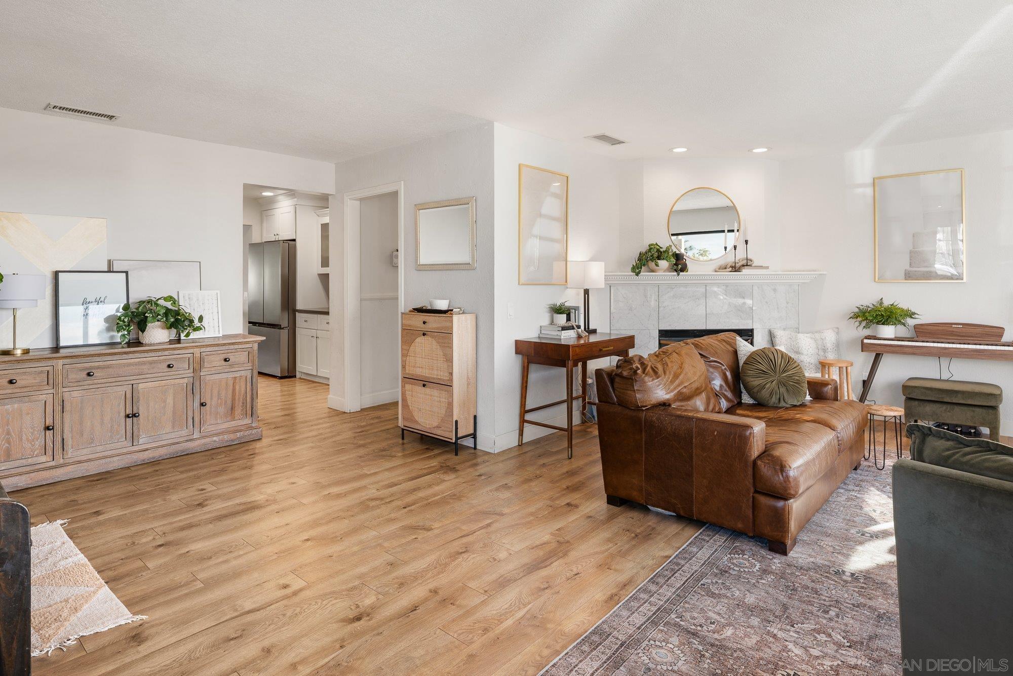 Detail Gallery Image 6 of 66 For 3491  Shawnee Road, San Diego,  CA 92117 - 5 Beds | 3 Baths