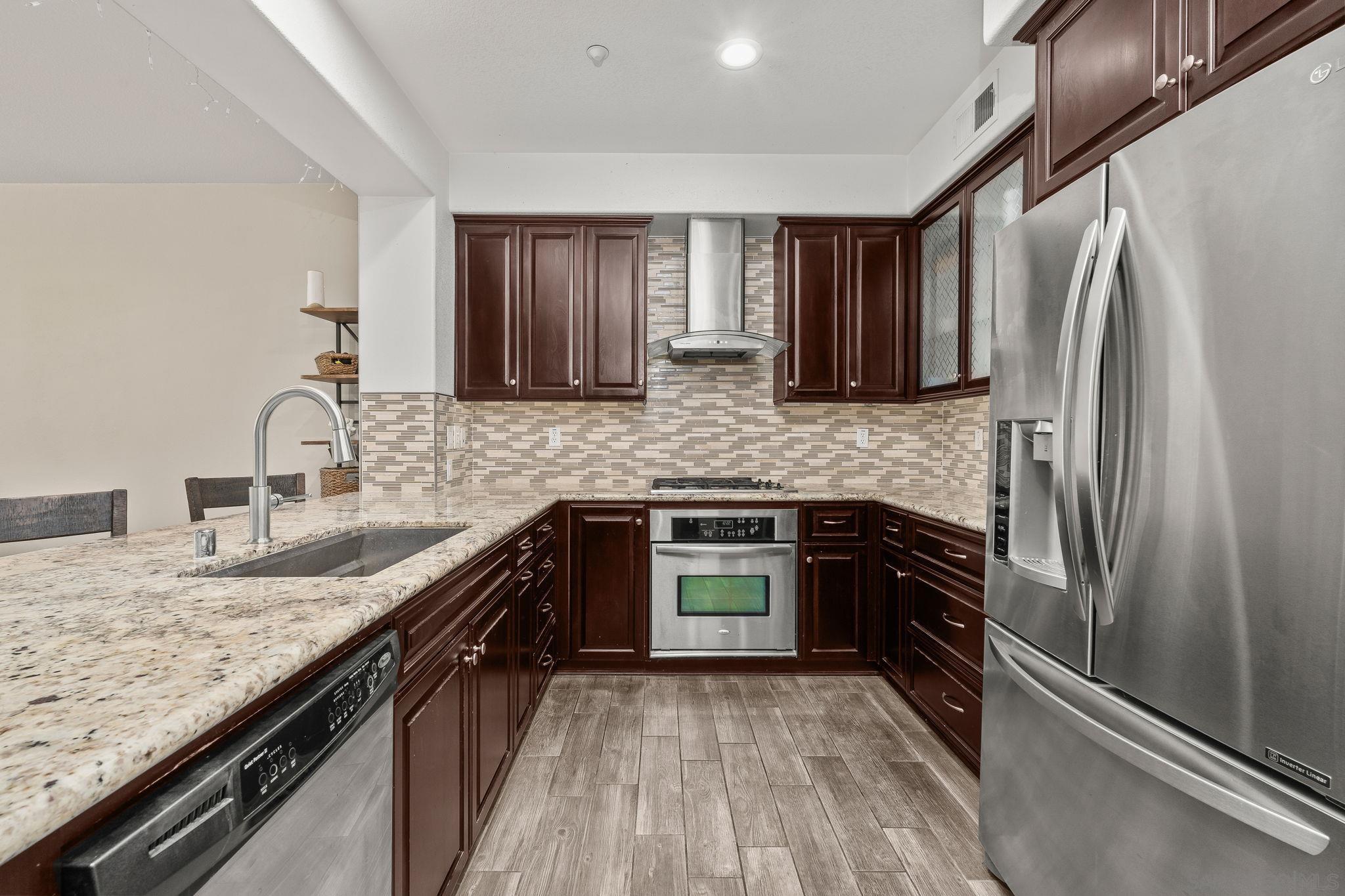 Detail Gallery Image 10 of 33 For 2231  Kensington Way  #2,  Chula Vista,  CA 91915 - 3 Beds | 3 Baths