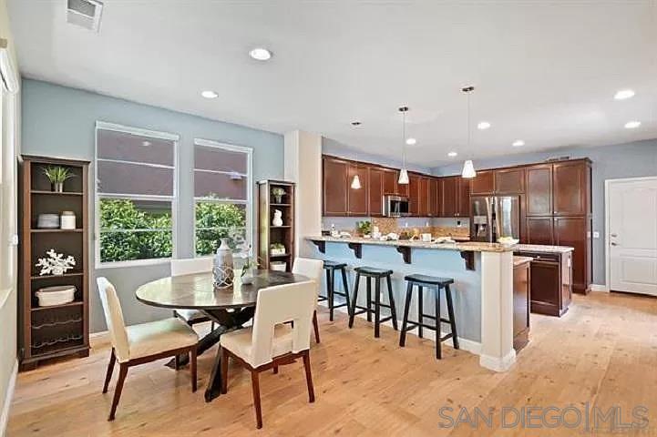 Detail Gallery Image 6 of 27 For 15474  Bristol Ridge Ter, San Diego,  CA 92127 - 3 Beds | 2/1 Baths