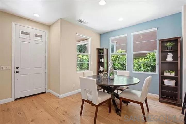 Detail Gallery Image 9 of 27 For 15474  Bristol Ridge Ter, San Diego,  CA 92127 - 3 Beds | 2/1 Baths