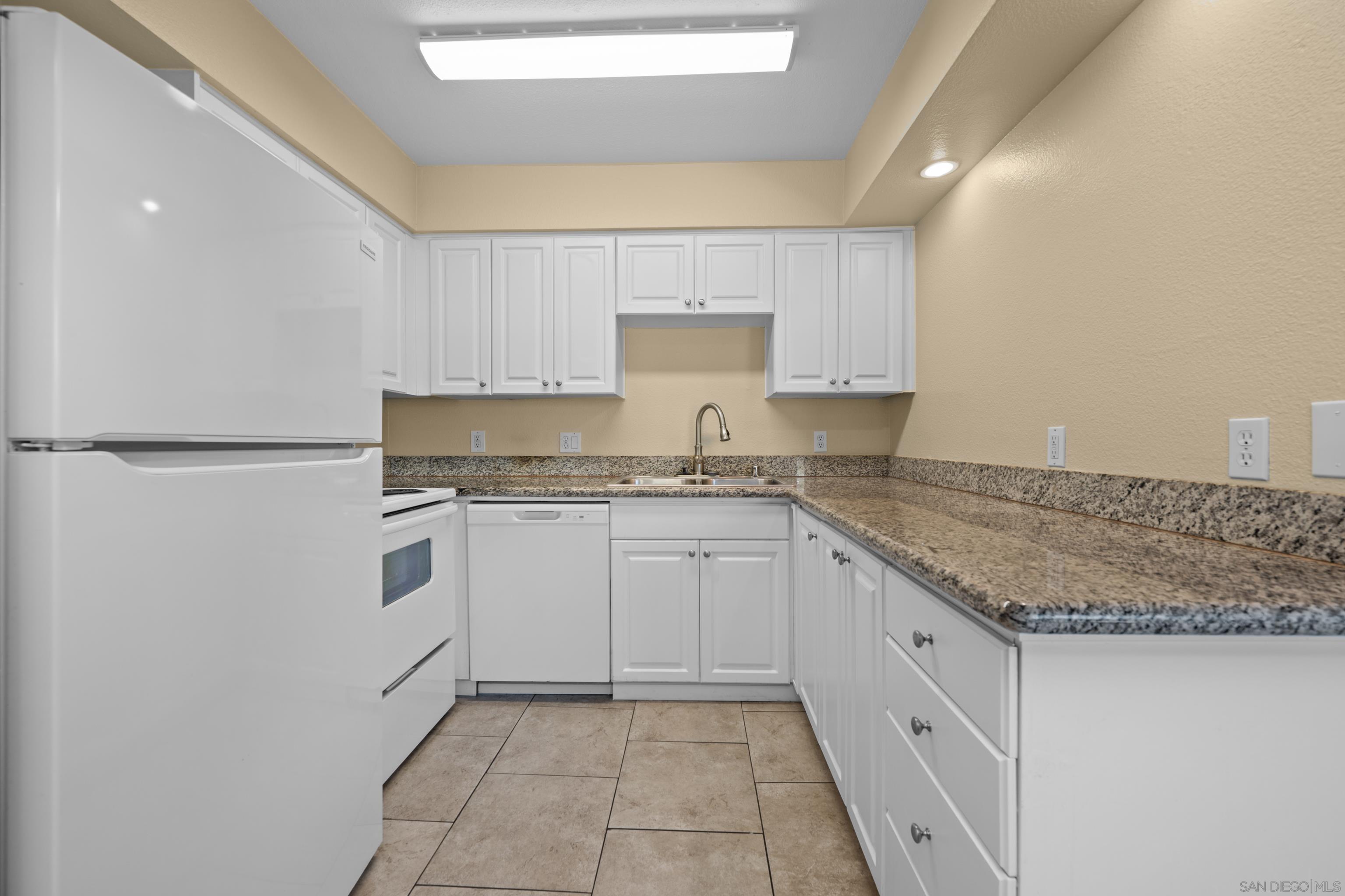 Detail Gallery Image 7 of 28 For 6911  Alvarado Rd  #20,  San Diego,  CA 92120 - 3 Beds | 2 Baths