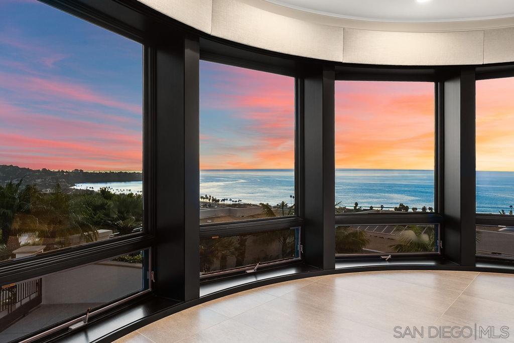Detail Gallery Image 3 of 46 For 2516  Ruette Nicole, La Jolla,  CA 92037 - 6 Beds | 5/2 Baths