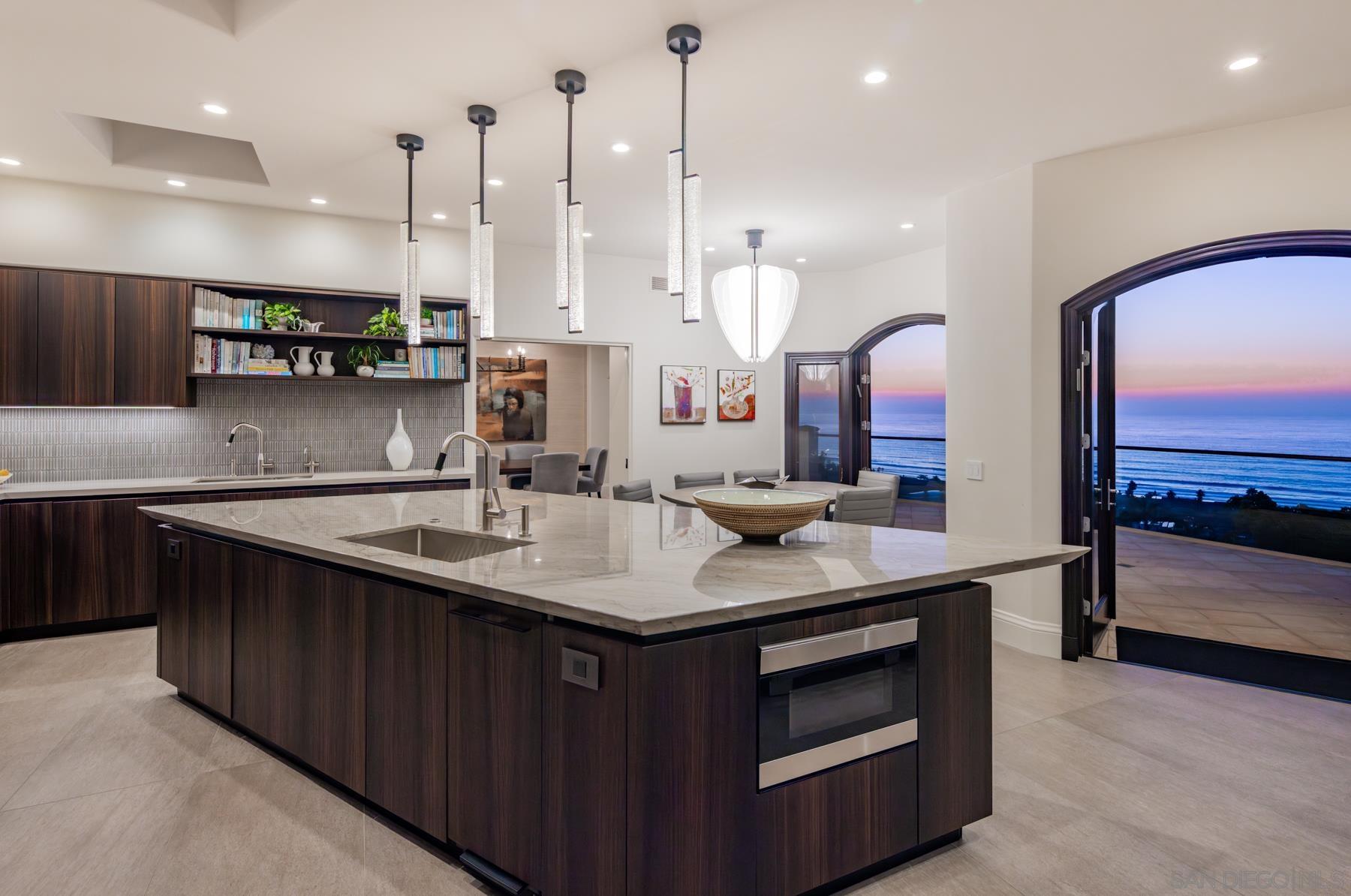 Detail Gallery Image 21 of 46 For 2516  Ruette Nicole, La Jolla,  CA 92037 - 6 Beds | 5/2 Baths