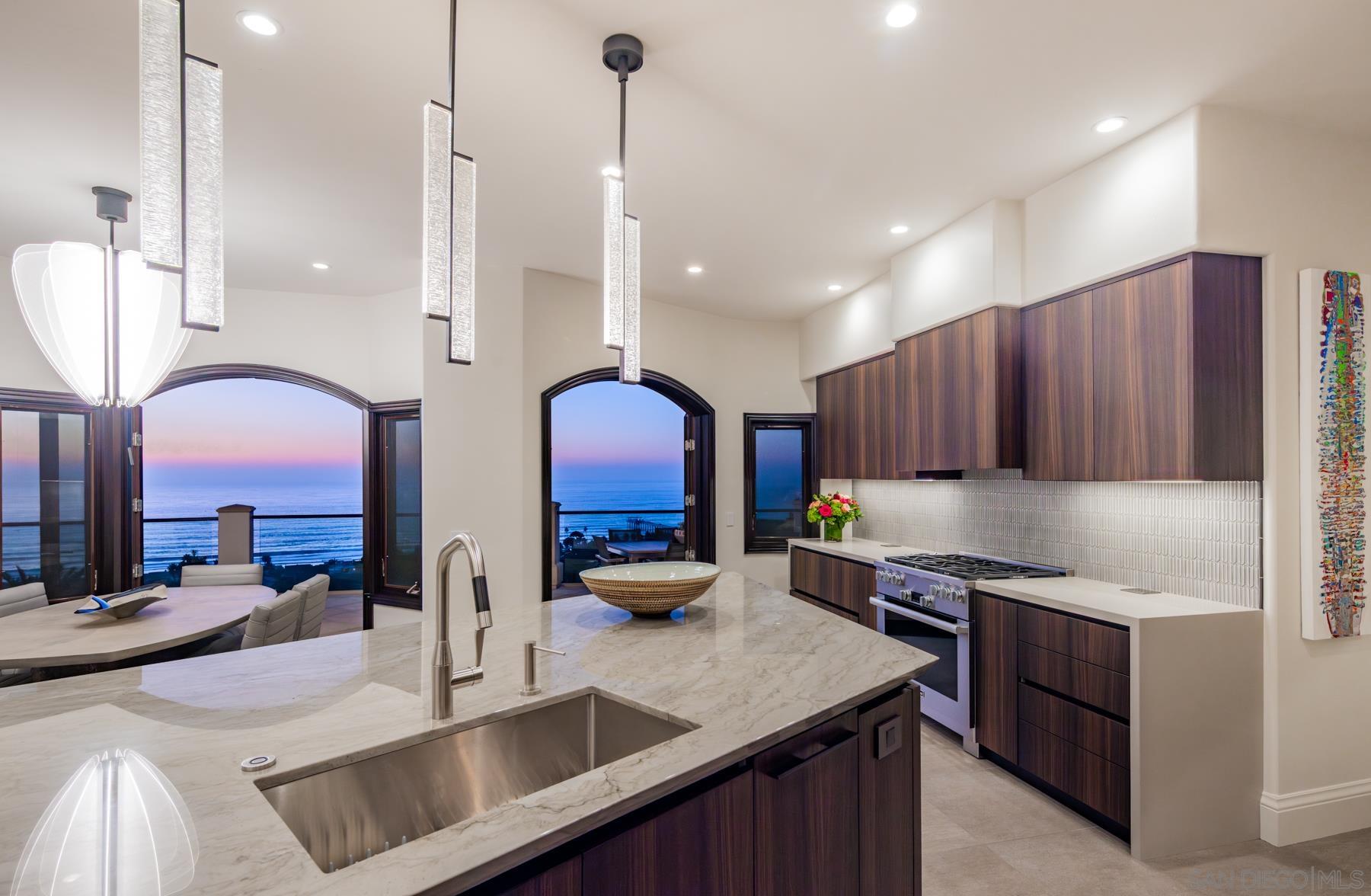 Detail Gallery Image 23 of 46 For 2516  Ruette Nicole, La Jolla,  CA 92037 - 6 Beds | 5/2 Baths