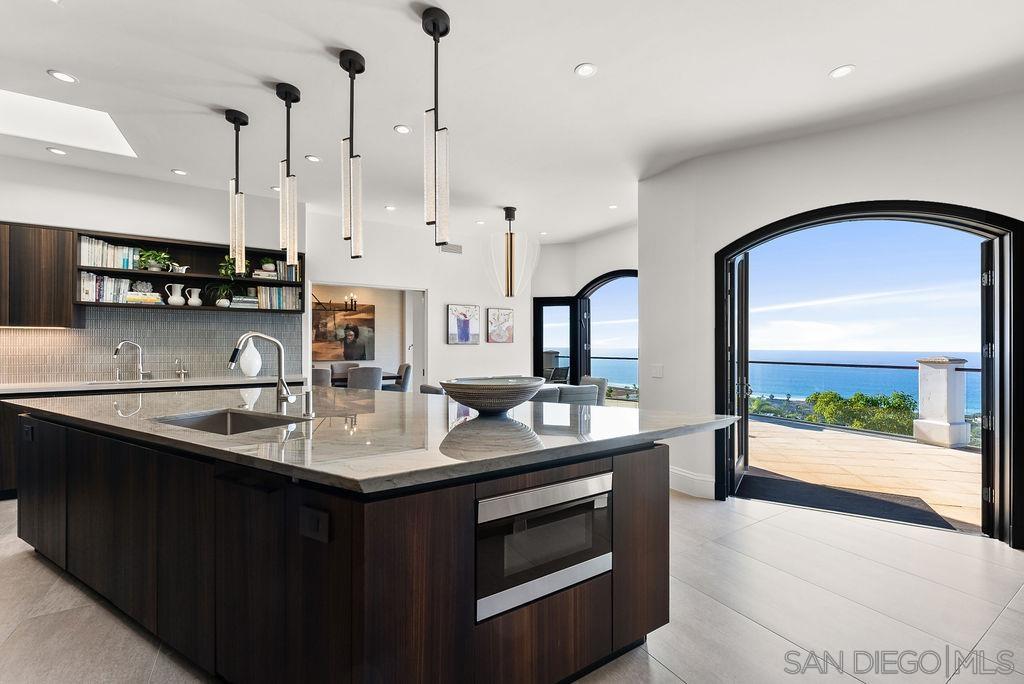 Detail Gallery Image 25 of 46 For 2516  Ruette Nicole, La Jolla,  CA 92037 - 6 Beds | 5/2 Baths