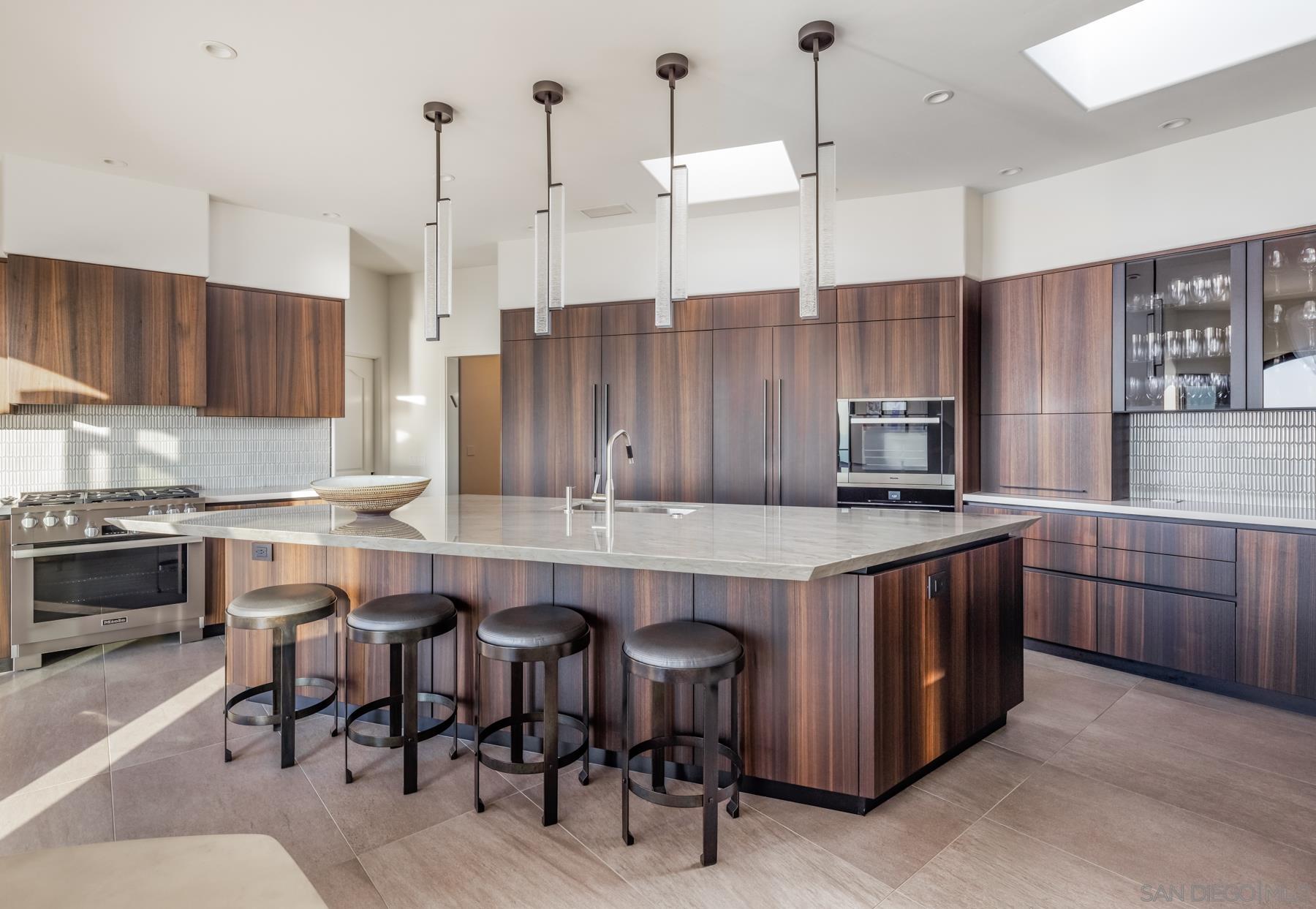 Detail Gallery Image 26 of 46 For 2516  Ruette Nicole, La Jolla,  CA 92037 - 6 Beds | 5/2 Baths