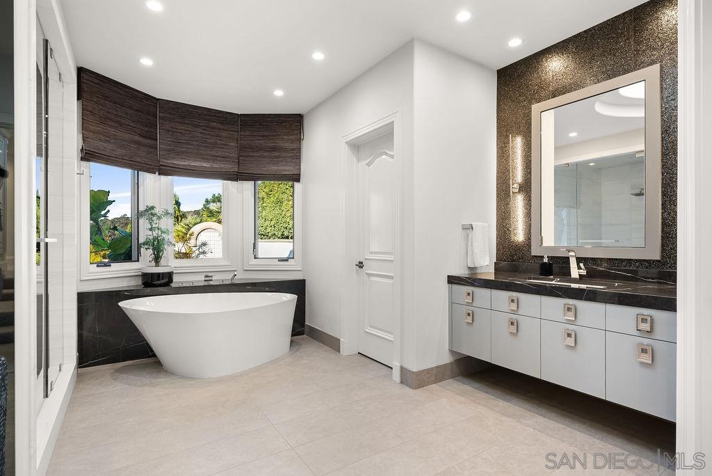 Detail Gallery Image 36 of 46 For 2516  Ruette Nicole, La Jolla,  CA 92037 - 6 Beds | 5/2 Baths
