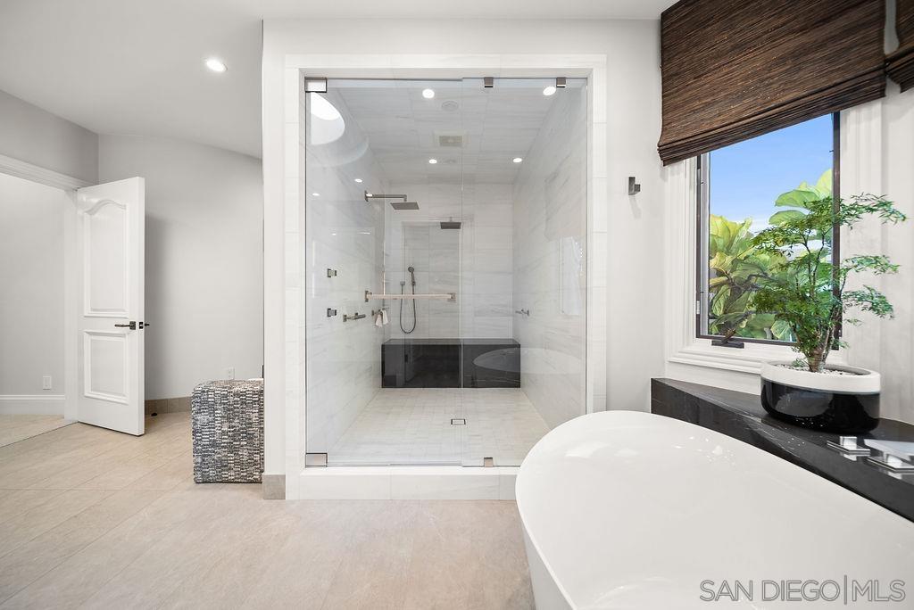 Detail Gallery Image 37 of 46 For 2516  Ruette Nicole, La Jolla,  CA 92037 - 6 Beds | 5/2 Baths