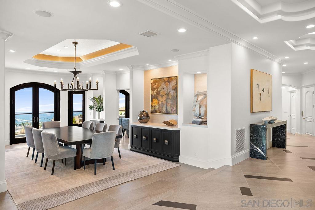 Detail Gallery Image 9 of 46 For 2516  Ruette Nicole, La Jolla,  CA 92037 - 6 Beds | 5/2 Baths