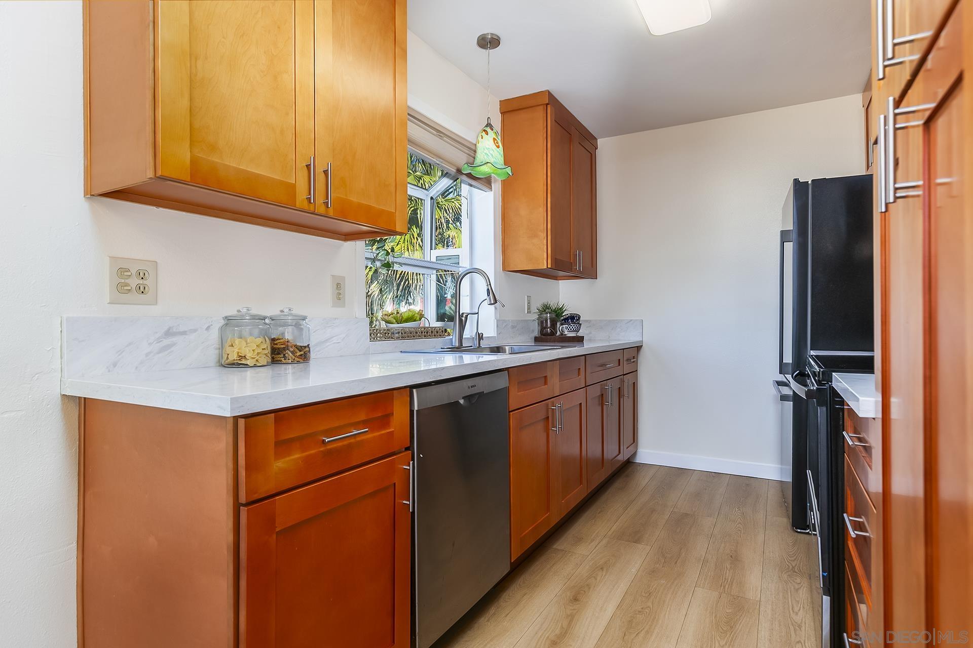 Detail Gallery Image 11 of 43 For 3888  Groton St  #3,  San Diego,  CA 92110 - 2 Beds | 2 Baths