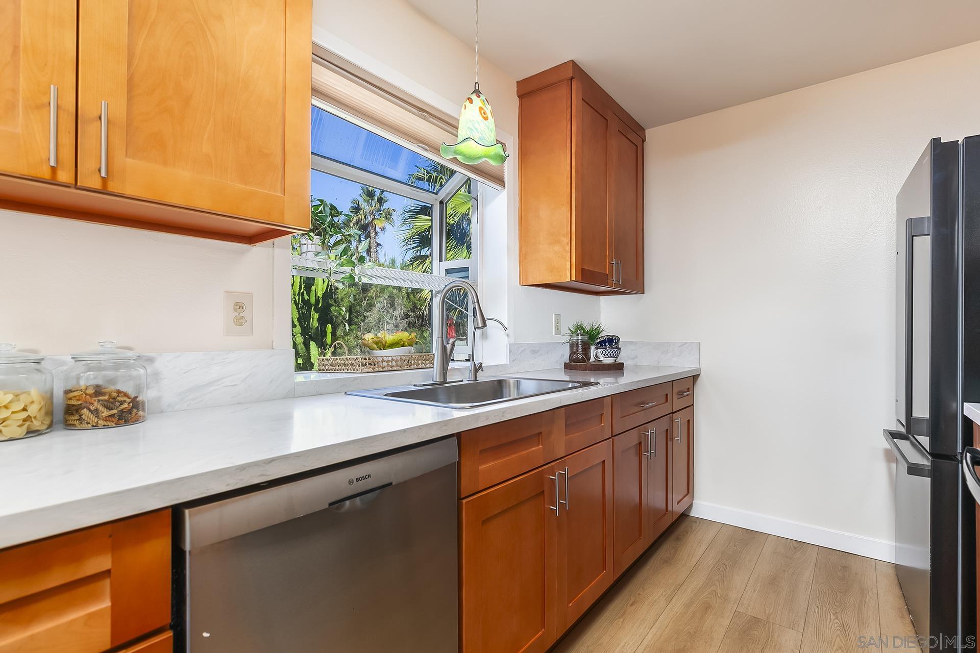 Detail Gallery Image 13 of 43 For 3888  Groton St  #3,  San Diego,  CA 92110 - 2 Beds | 2 Baths