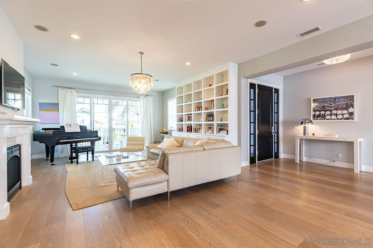 Detail Gallery Image 11 of 30 For 1428  Cottontail, La Jolla,  CA 92037 - 5 Beds | 3/1 Baths