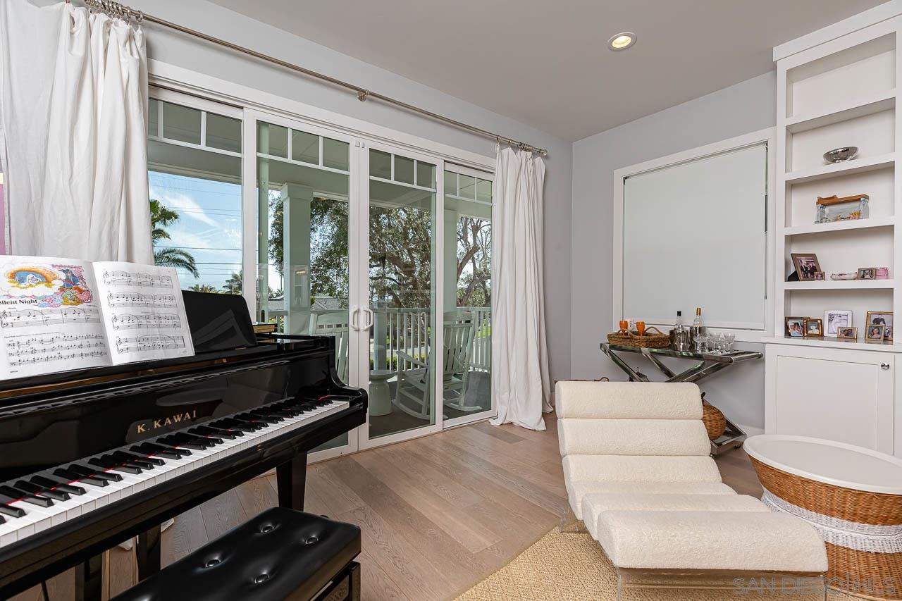 Detail Gallery Image 14 of 30 For 1428  Cottontail, La Jolla,  CA 92037 - 5 Beds | 3/1 Baths