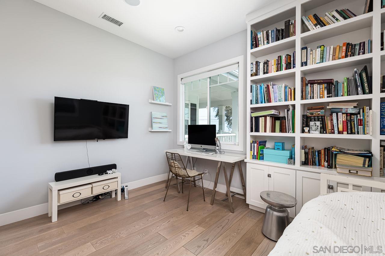 Detail Gallery Image 16 of 30 For 1428  Cottontail, La Jolla,  CA 92037 - 5 Beds | 3/1 Baths