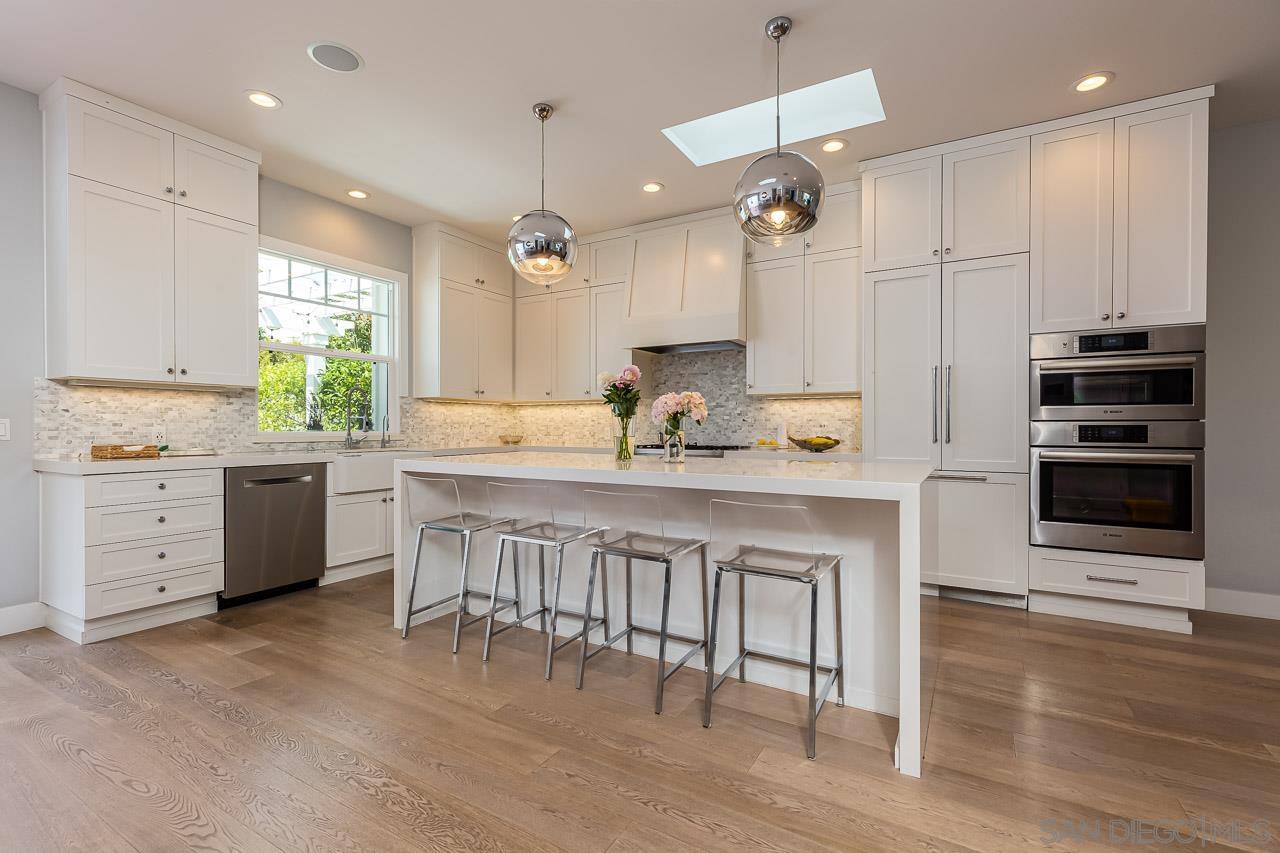 Detail Gallery Image 8 of 30 For 1428  Cottontail, La Jolla,  CA 92037 - 5 Beds | 3/1 Baths