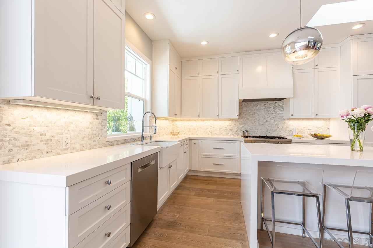 Detail Gallery Image 9 of 30 For 1428  Cottontail, La Jolla,  CA 92037 - 5 Beds | 3/1 Baths