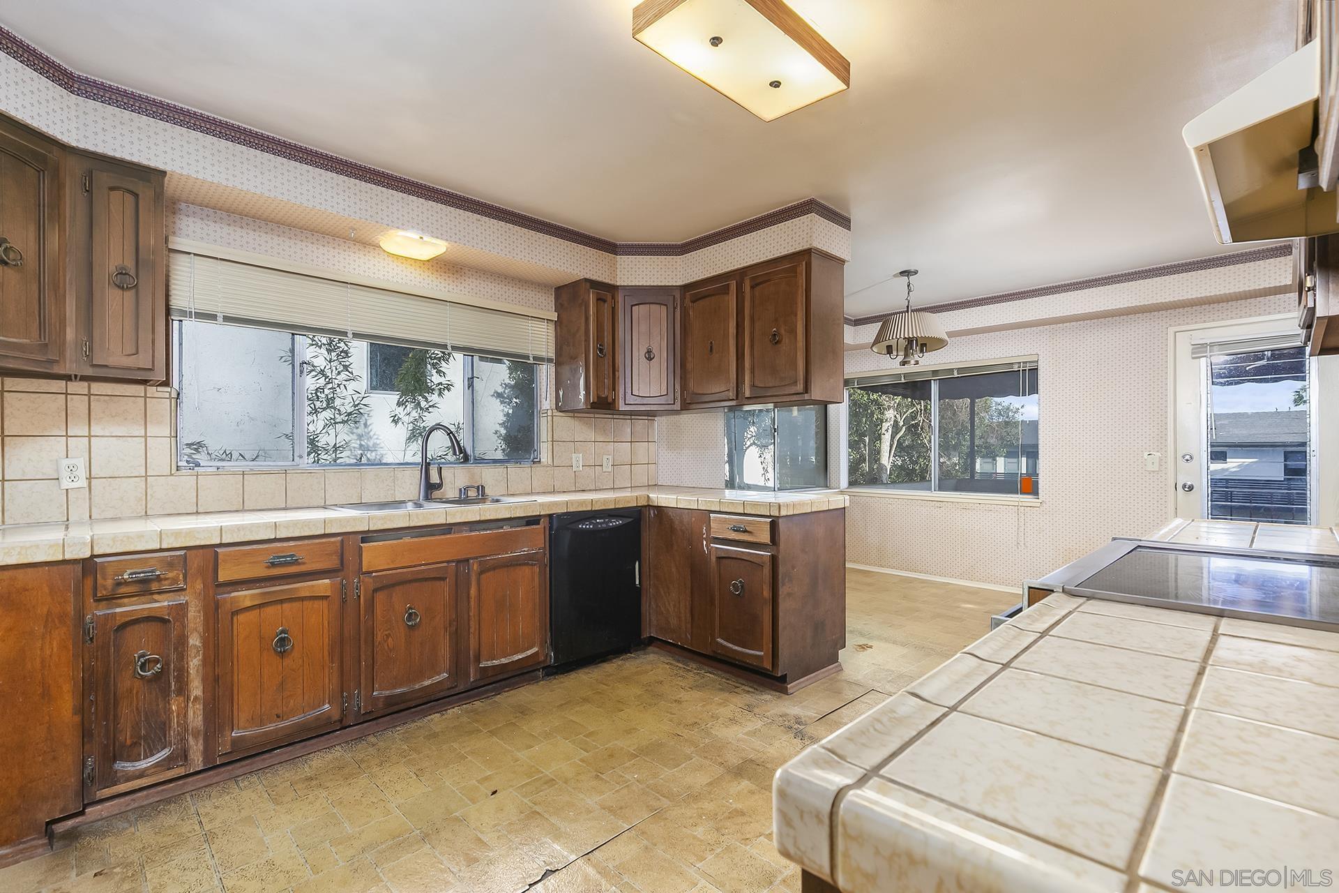 Detail Gallery Image 22 of 64 For 350  San Elijo St, San Diego,  CA 92106 - 4 Beds | 4 Baths