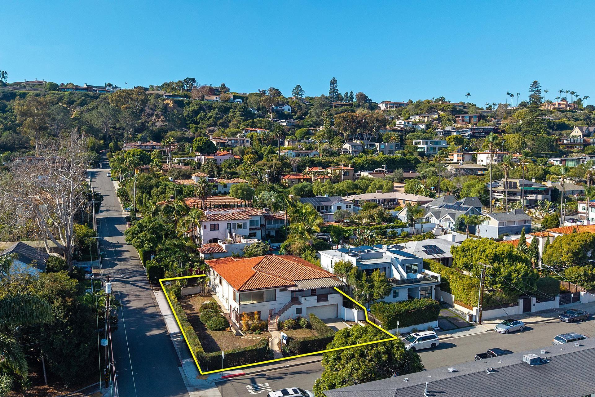 Detail Gallery Image 5 of 64 For 350  San Elijo St, San Diego,  CA 92106 - 4 Beds | 4 Baths