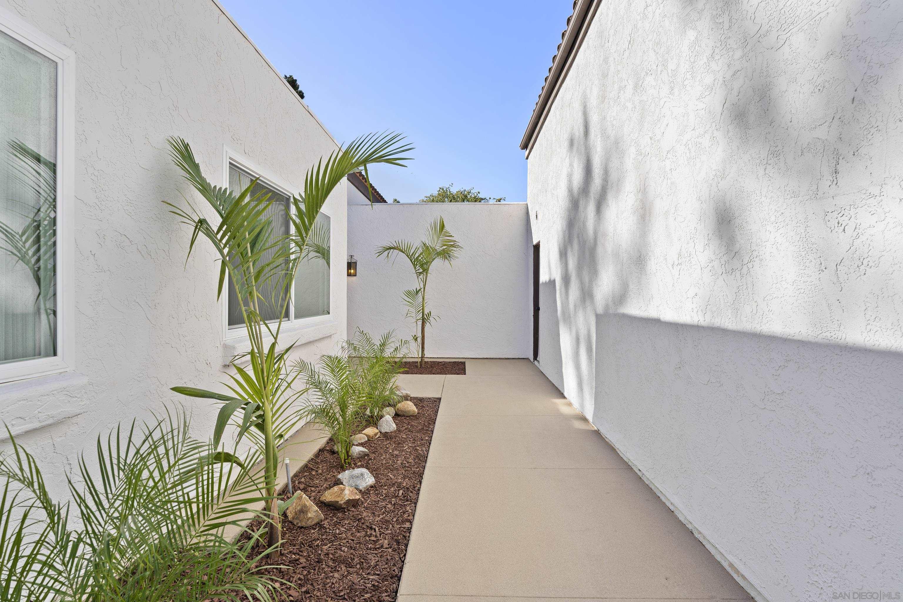 Detail Gallery Image 2 of 28 For 16407  Caminito Vecinos  #155,  San Diego,  CA 92128 - 2 Beds | 2 Baths