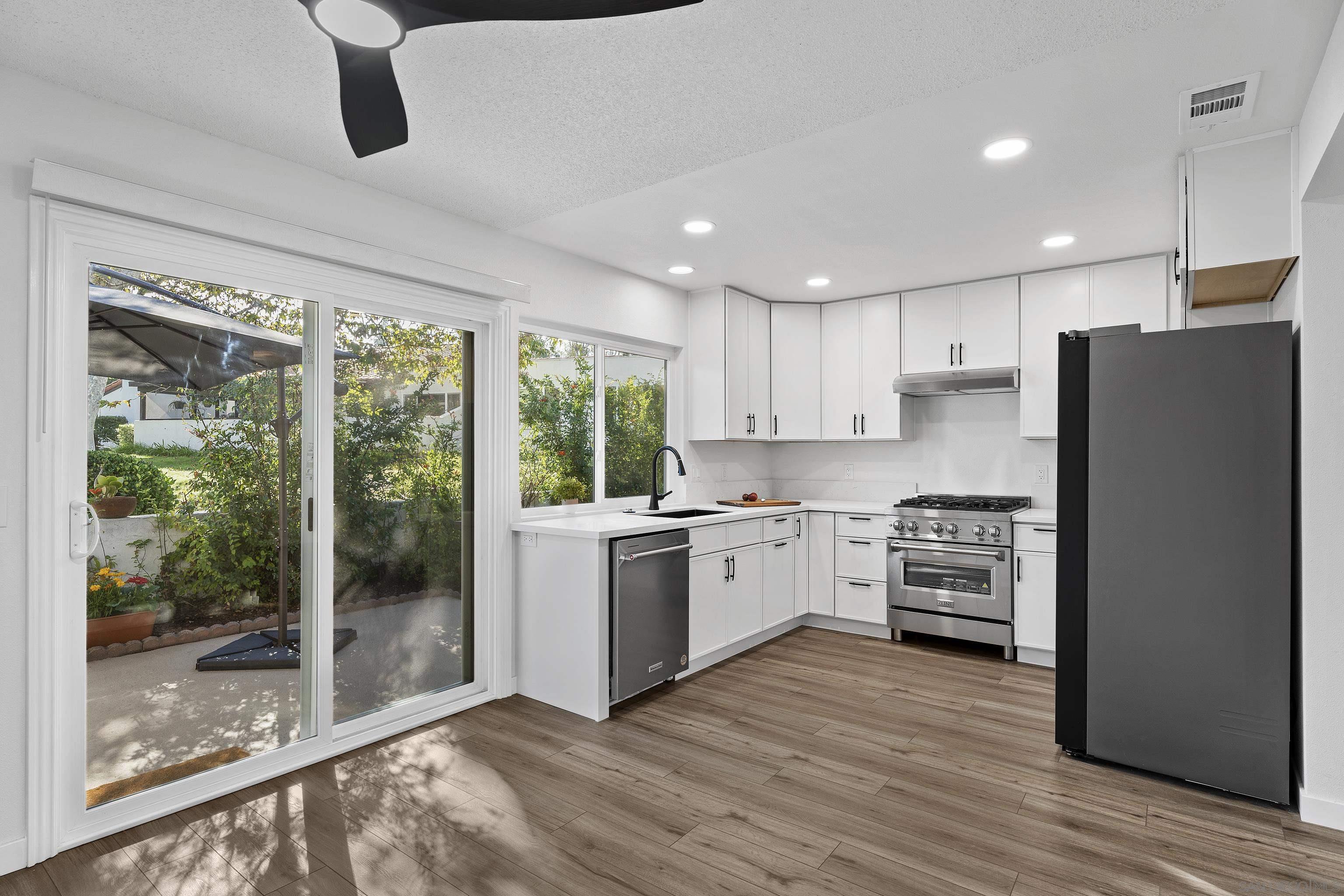 Detail Gallery Image 6 of 28 For 16407  Caminito Vecinos  #155,  San Diego,  CA 92128 - 2 Beds | 2 Baths