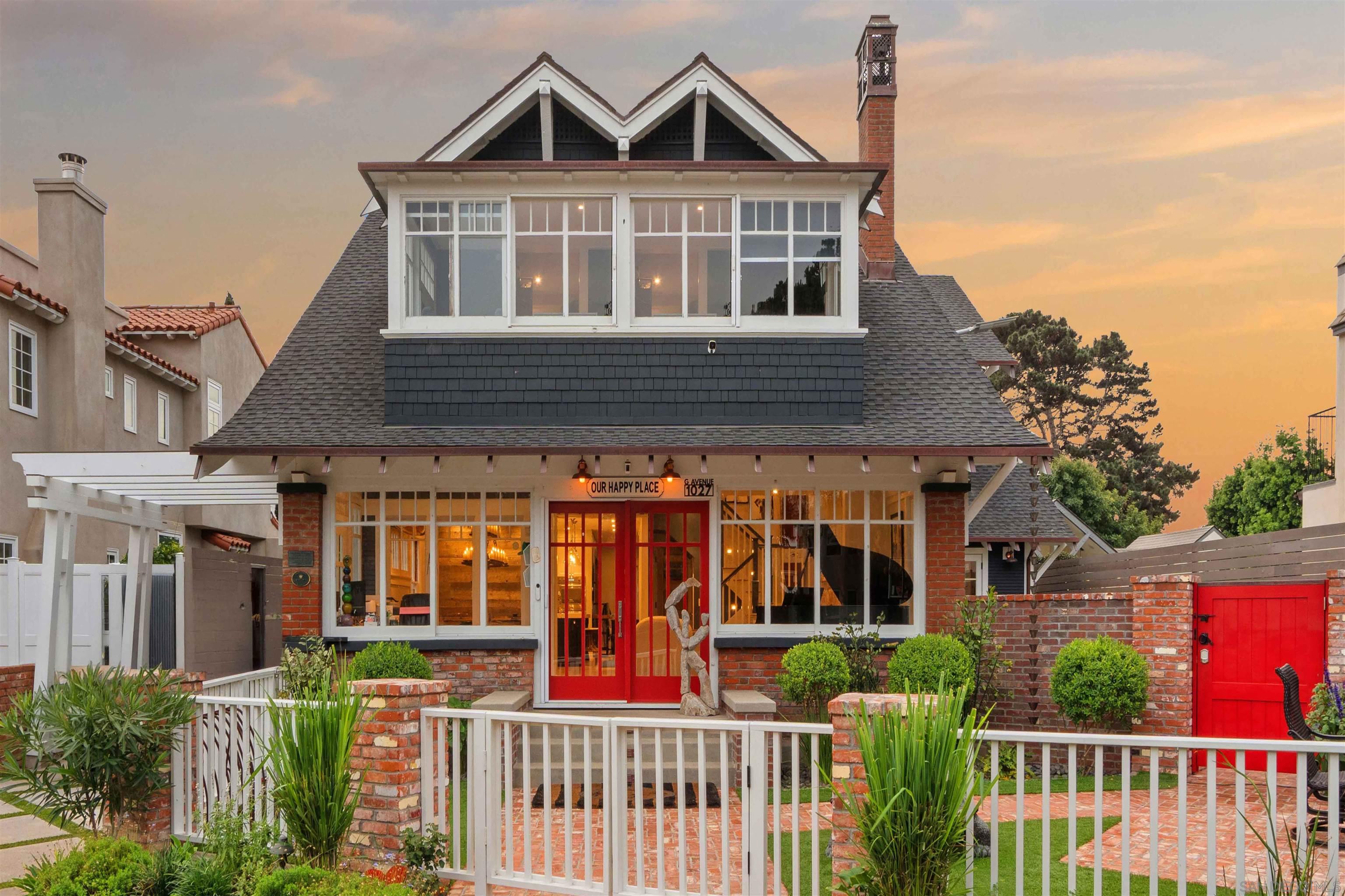 Detail Gallery Image 2 of 59 For 1027  G Ave, Coronado,  CA 92118 - 5 Beds | 3/1 Baths