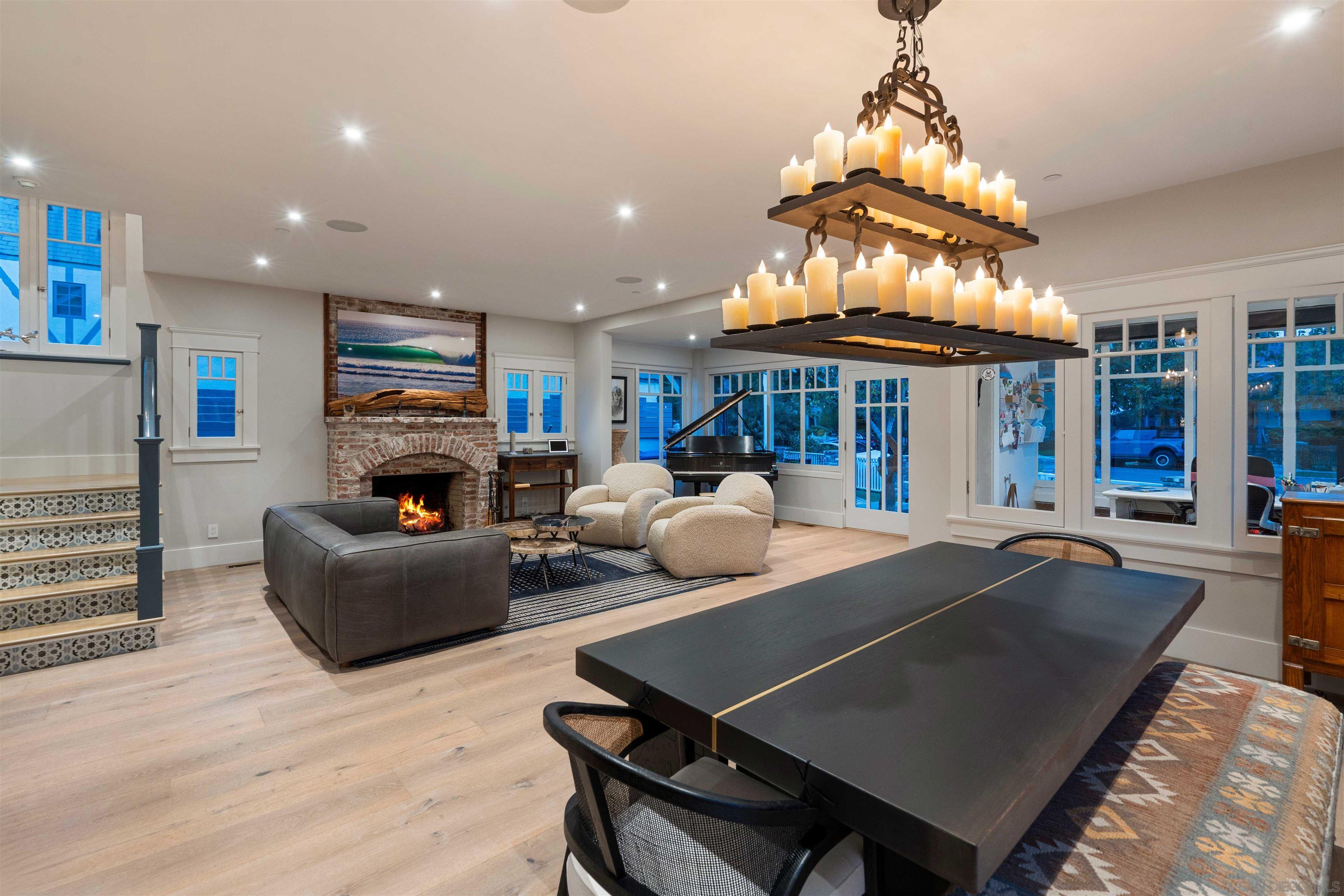 Detail Gallery Image 6 of 59 For 1027  G Ave, Coronado,  CA 92118 - 5 Beds | 3/1 Baths