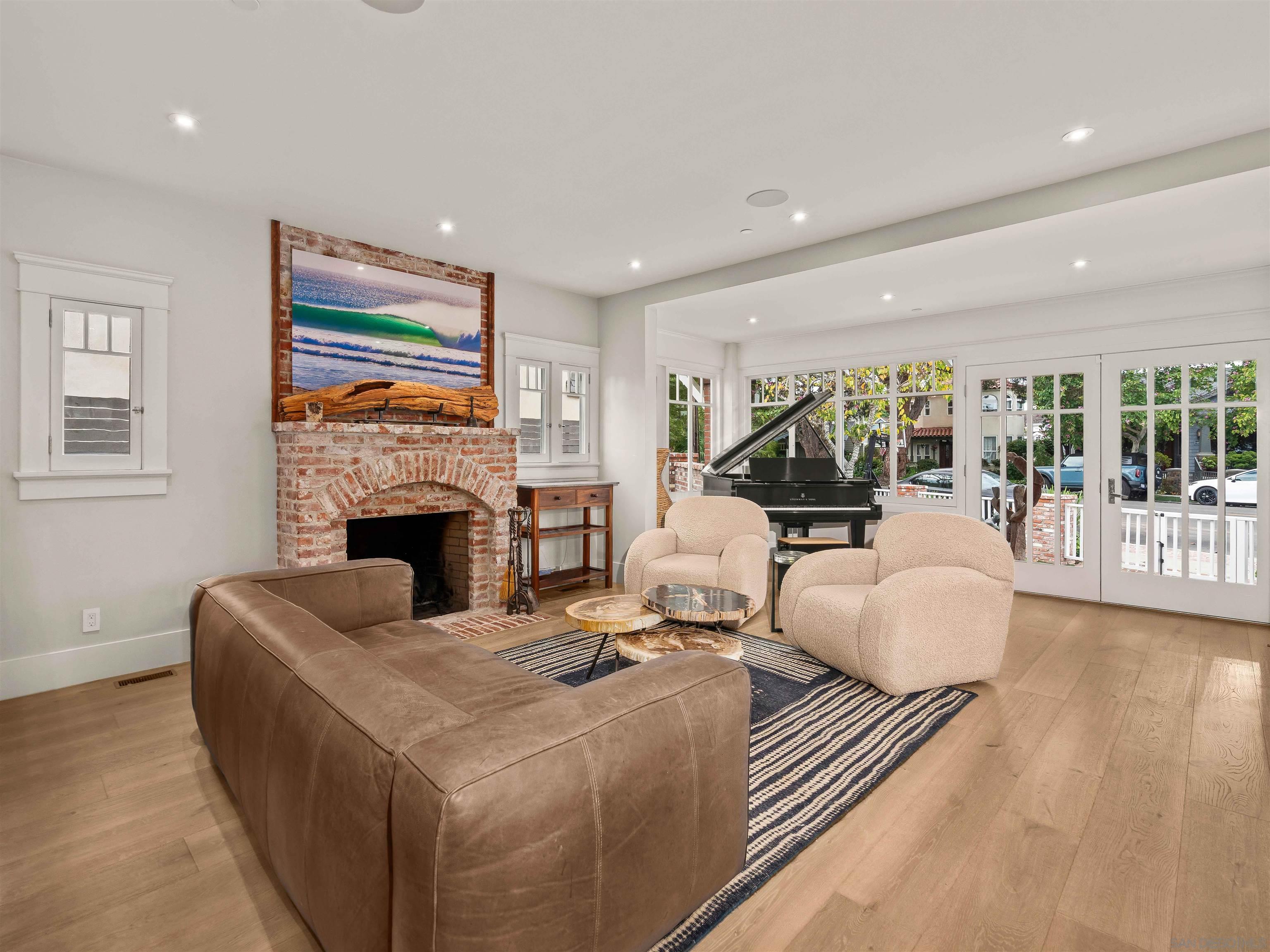 Detail Gallery Image 8 of 59 For 1027  G Ave, Coronado,  CA 92118 - 5 Beds | 3/1 Baths