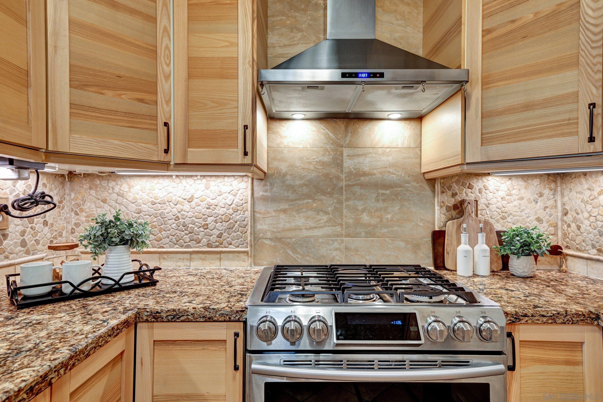 Detail Gallery Image 12 of 35 For 10641  Amantha Ave., San Diego,  CA 92126 - 3 Beds | 2 Baths