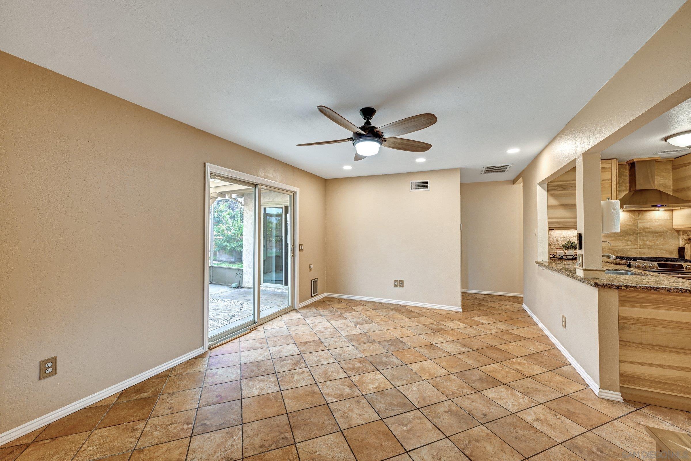 Detail Gallery Image 14 of 35 For 10641  Amantha Ave., San Diego,  CA 92126 - 3 Beds | 2 Baths