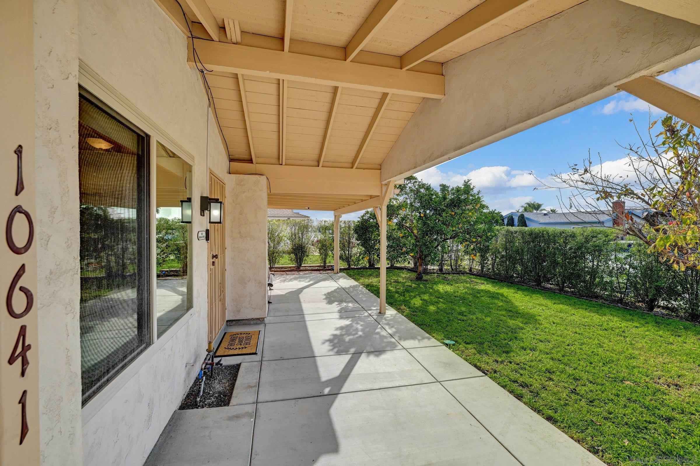 Detail Gallery Image 3 of 35 For 10641  Amantha Ave., San Diego,  CA 92126 - 3 Beds | 2 Baths