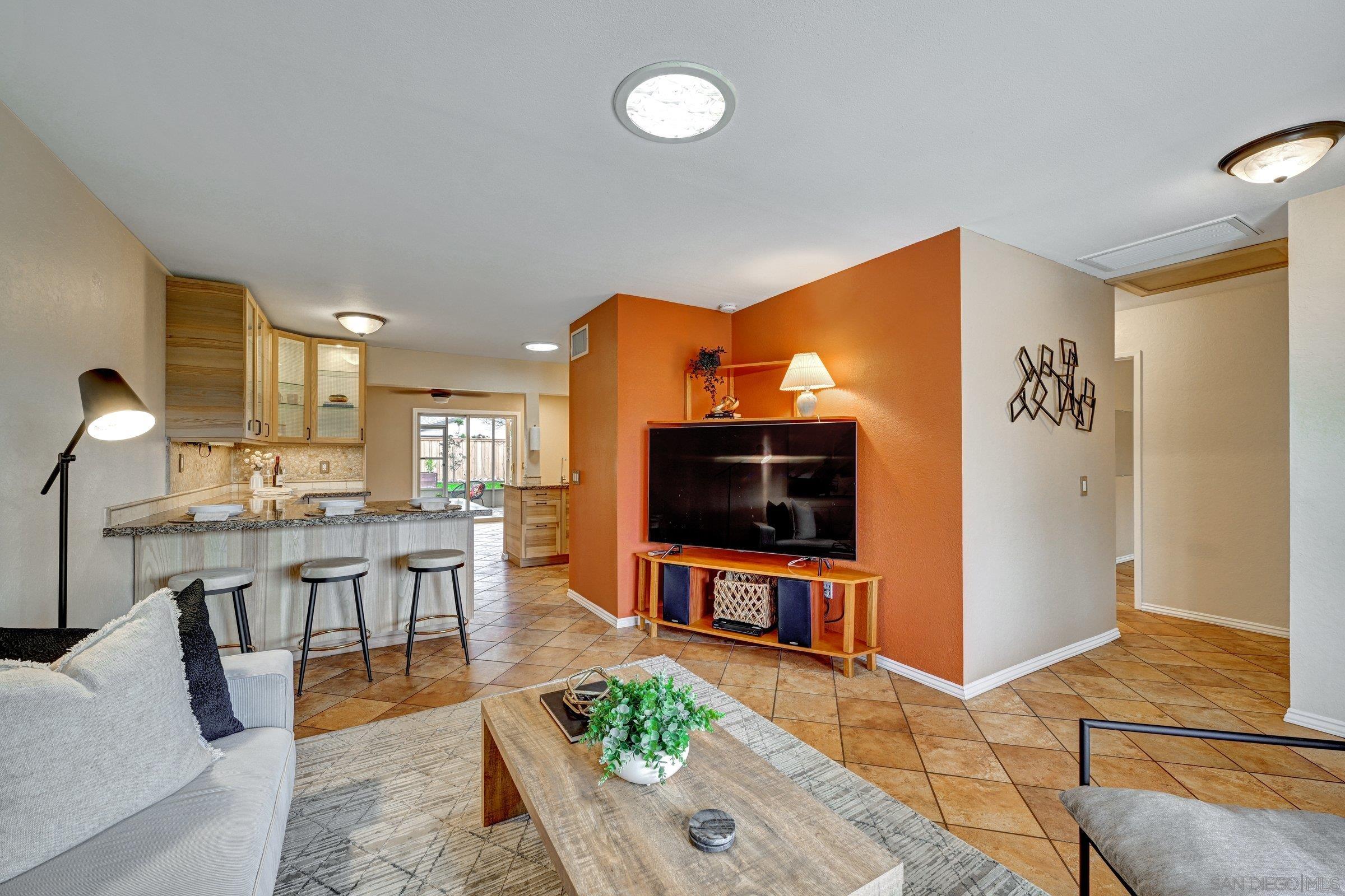 Detail Gallery Image 7 of 35 For 10641  Amantha Ave., San Diego,  CA 92126 - 3 Beds | 2 Baths