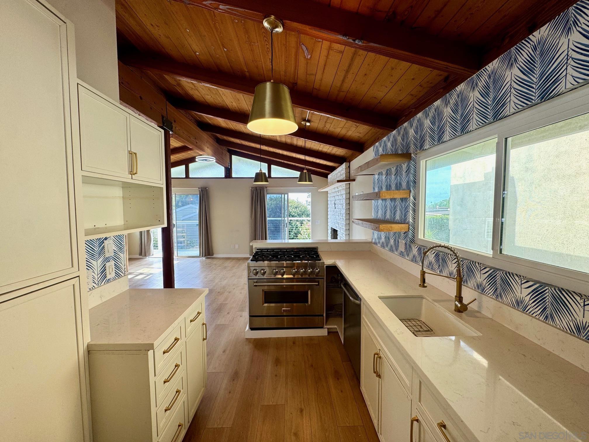 Detail Gallery Image 2 of 27 For 113  N Granados  113, Solana Beach,  CA 92075 - 2 Beds | 2 Baths